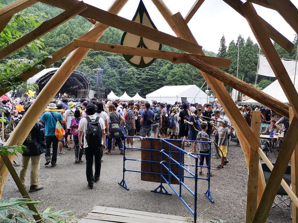 フィールド・オブ・ヘブン側は一方通行で入れません。