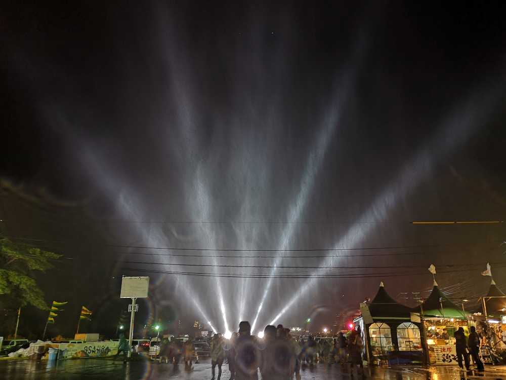 台風でも投光は継続。