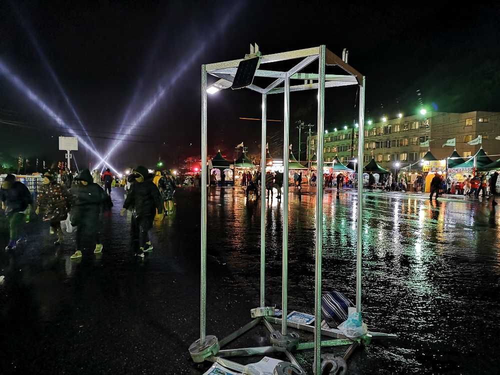 看板は取り外し。