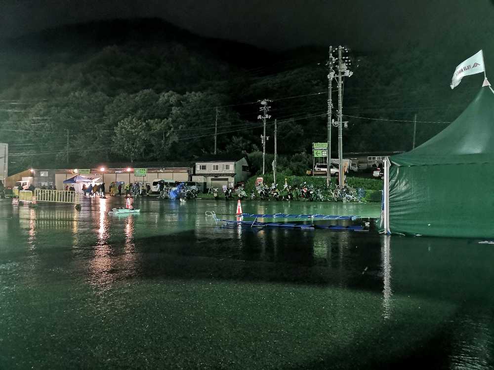 獣害ショップエリア。