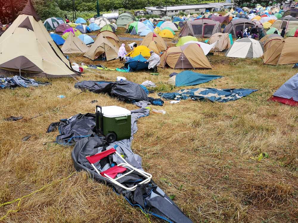 日曜午前11時40分ごろ。