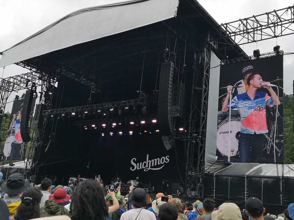 フジロックに合わせたのか、赤富士のシャツでした。