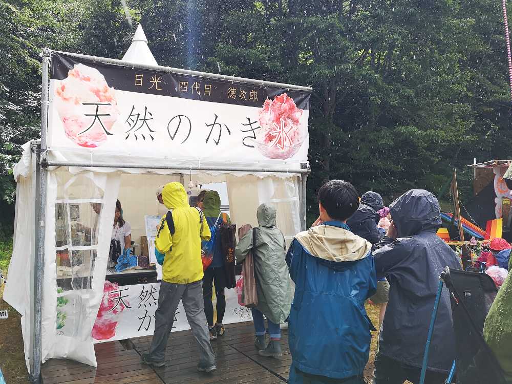 かき氷店。四代目徳次郎。天然とは製氷が自然氷結。