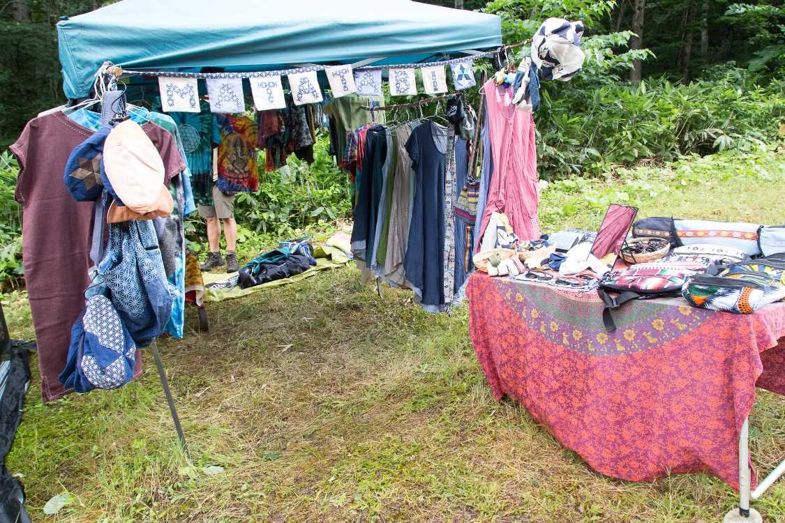 フリーマーケットの店。