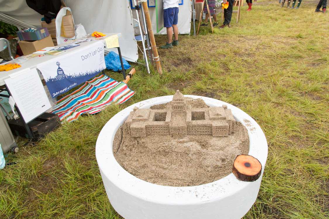 砂で作った国会議事堂。