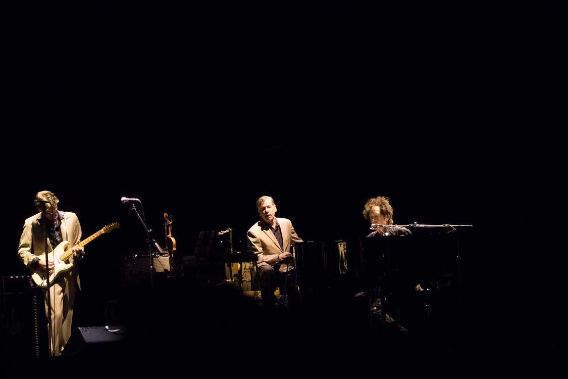 「追憶のハイウェイ'61」「廃墟の街」「くよくよするなよ」は有名曲なので前方エリアでは盛り上がりました。