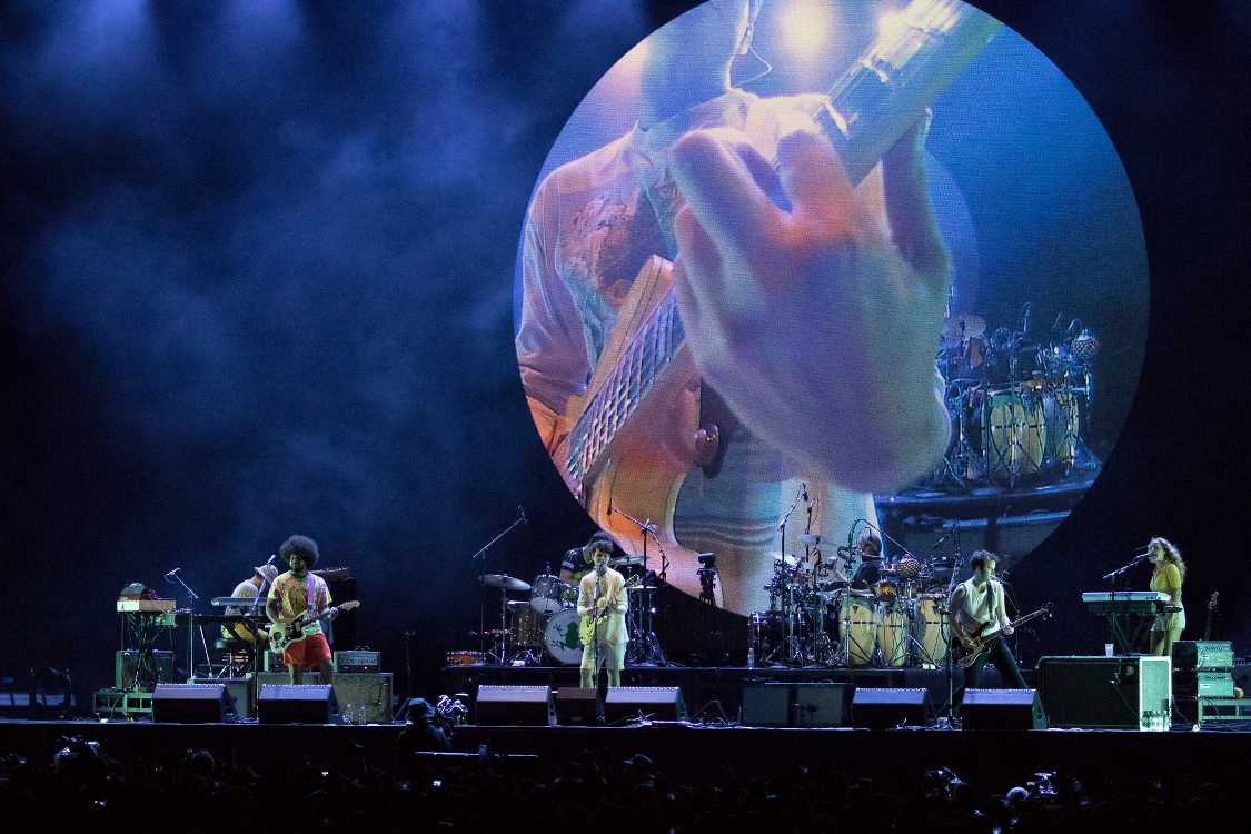 スタンドマイクにカメラが付いているのか、円形で大映しになりました。。