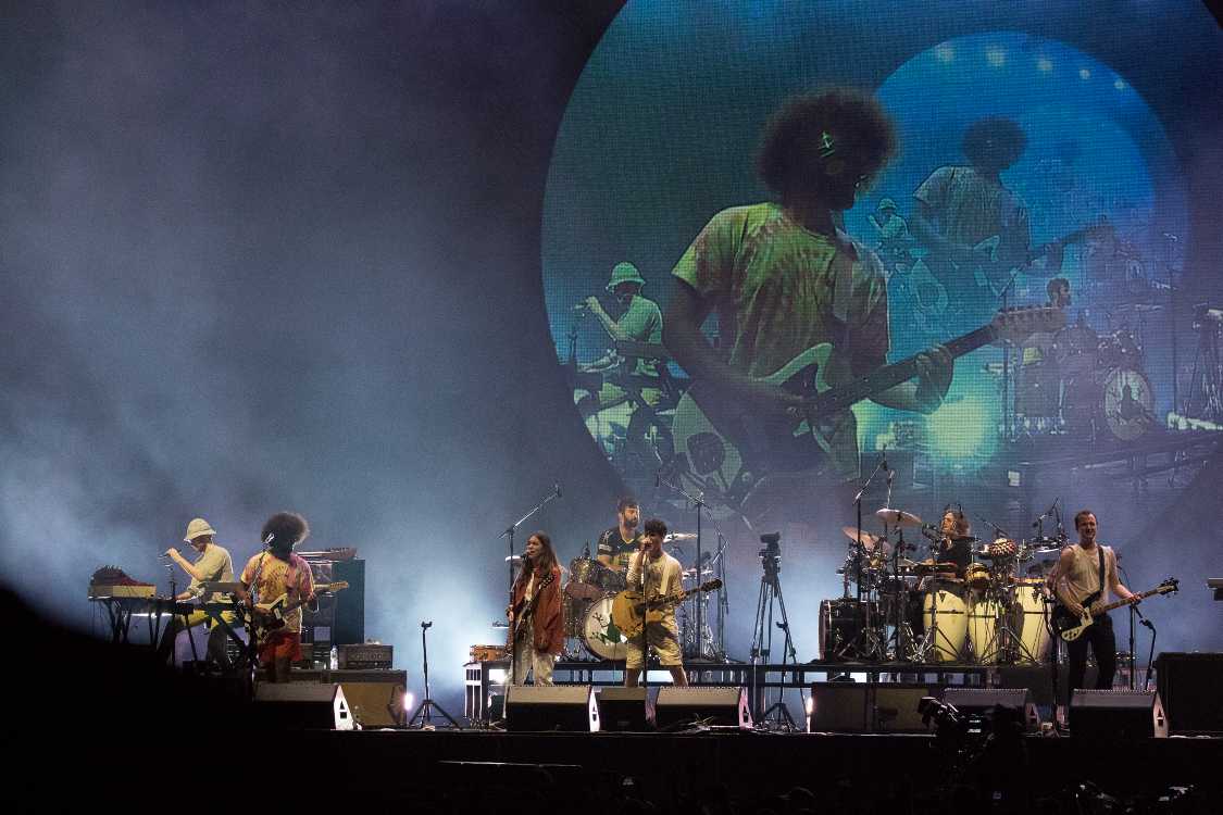 ヴァンパイア・ウィークエンドの実質的位置づけはトリ前でしょう。