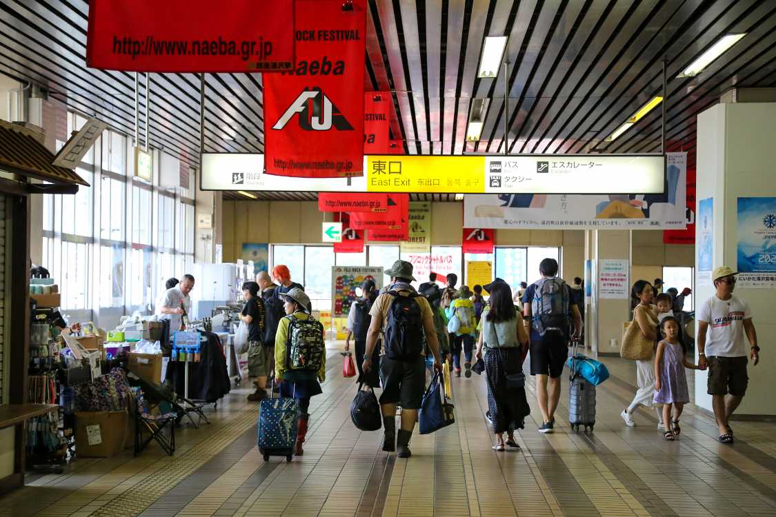 シャトルバス乗り場へ。