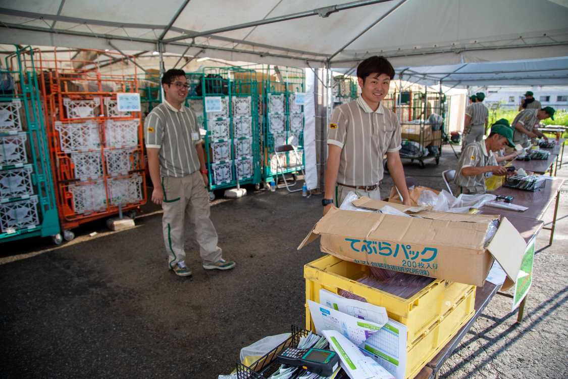 ヤマト運輸で荷物受け取り。