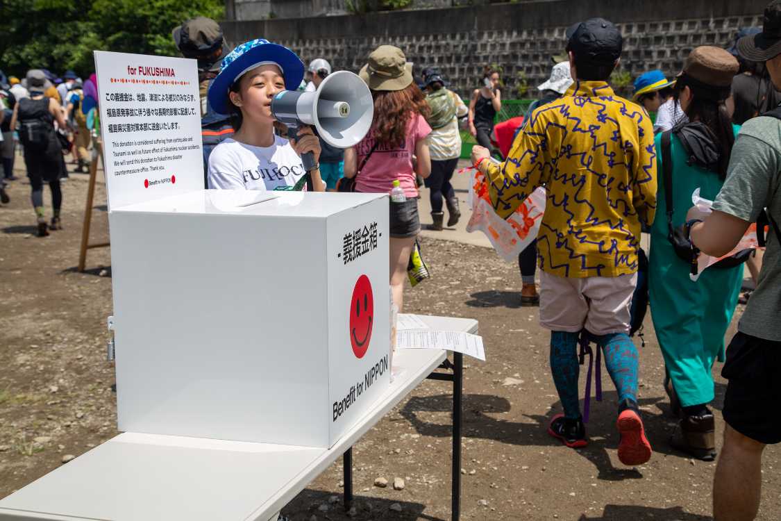 東日本大震災の義援金箱。