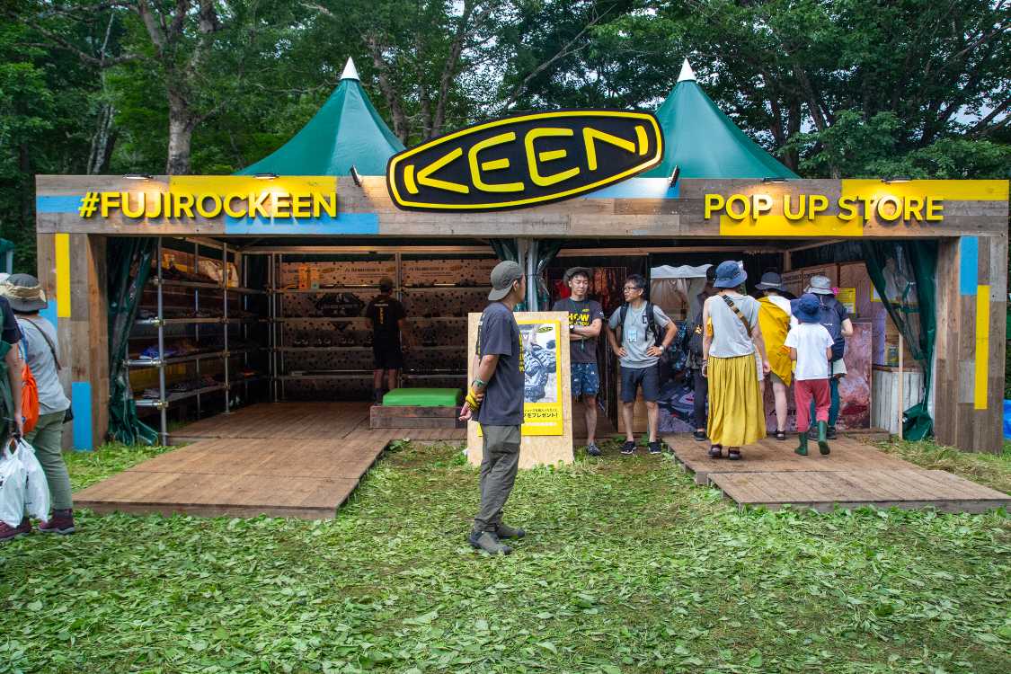 キーン。アウトドアシューズを販売。
