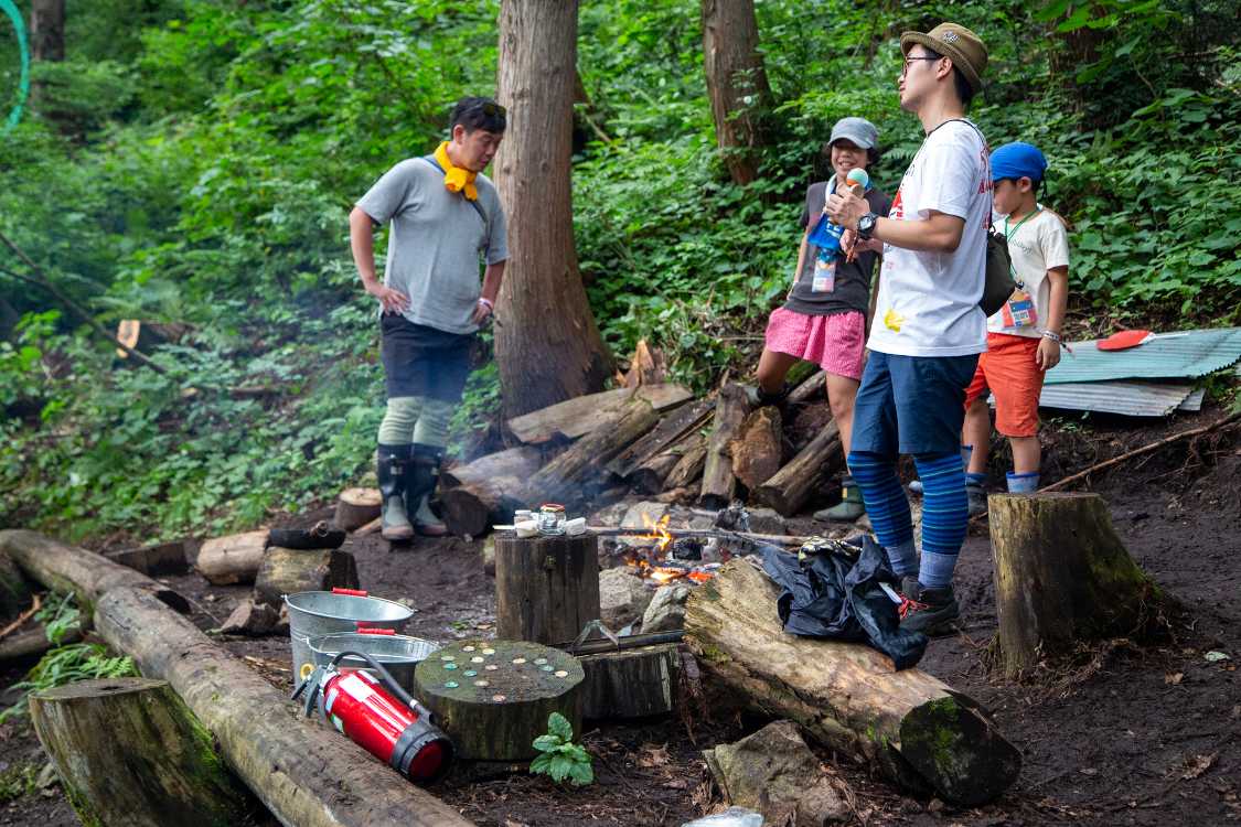 消火器、バケツがあり、火気責任者もいます。
