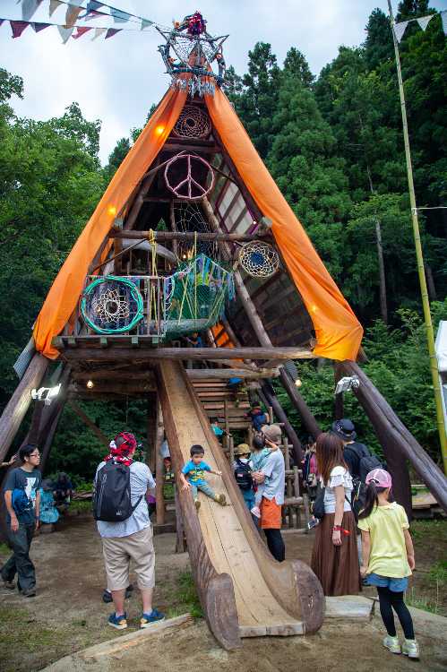 滑り台付きタワー。