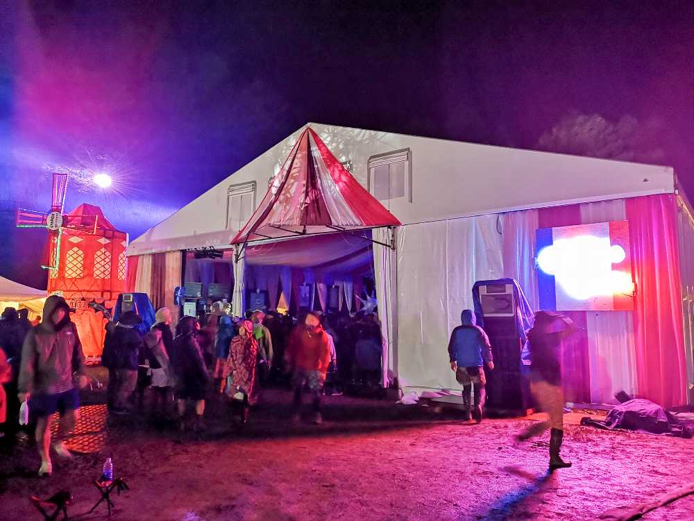 カフェドパリ。装飾が簡略化されていました。