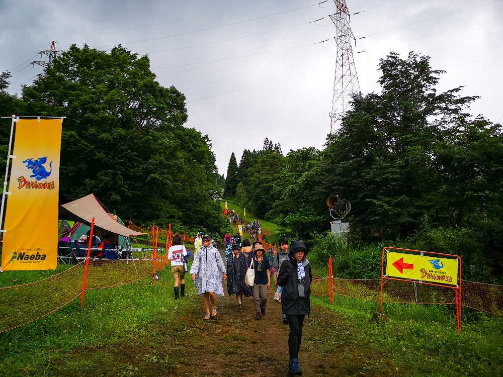 ドラゴンドラ乗り場方面。