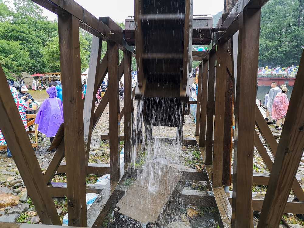 壊れた部分は下に置かれていました。。