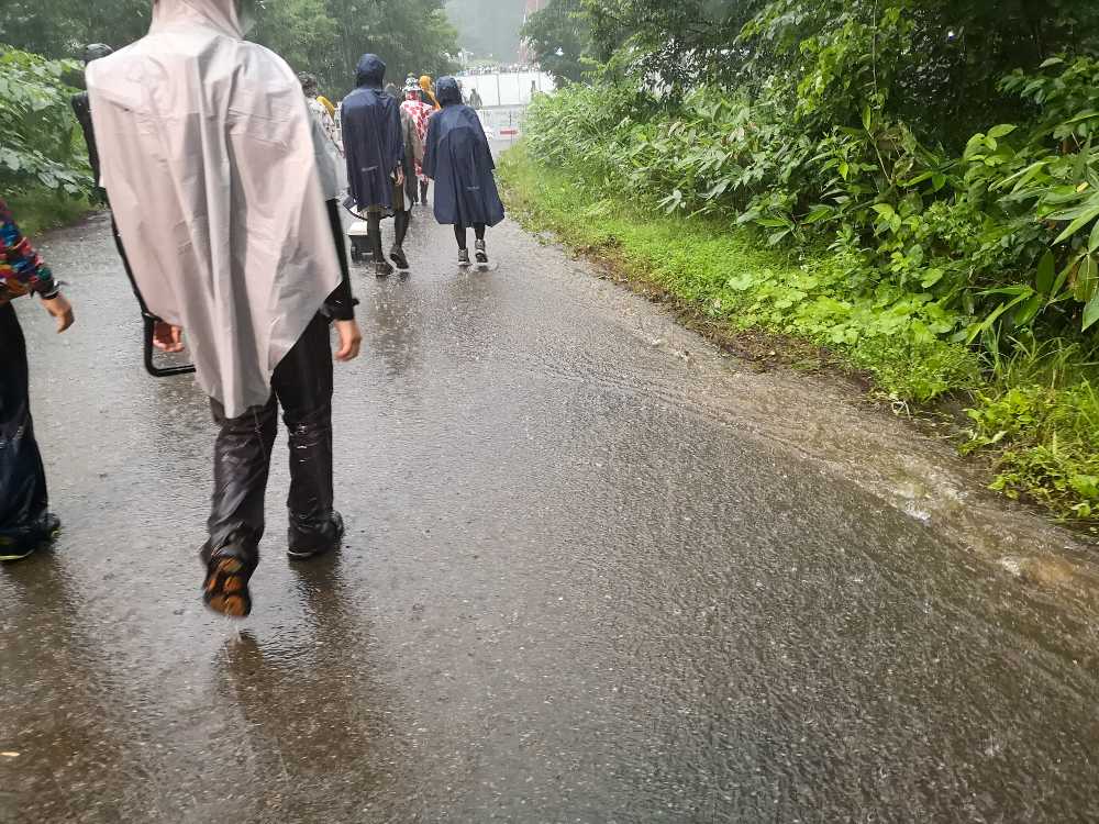 いったんホワイトステージに近づきます。