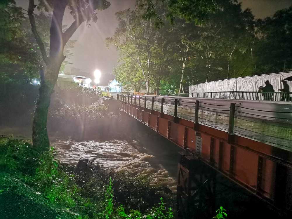 川の流れはこれまでで最大級。