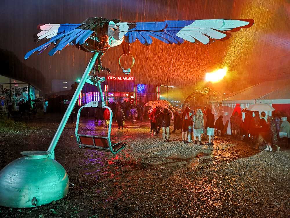 大雨であまり人がいないパレス・オブ・ワンダー。