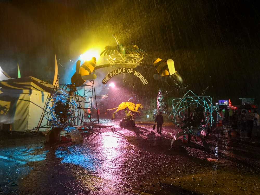 キャンプサイト側の出入り口。