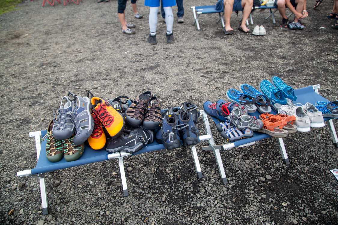 キーンのサンダル、靴。