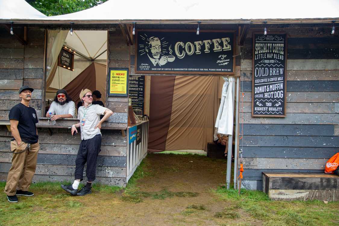 ピラミッドコーヒースタンド。