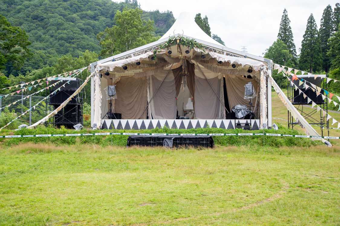 ピラミッドガーデンのステージ。