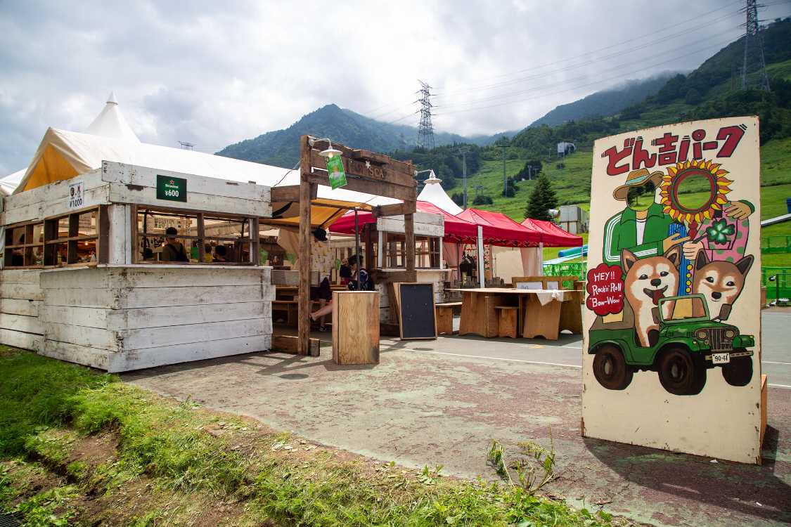 フジロックの主催者が自宅の飼い犬を預けるためにドッグランを作り、それが拡大。