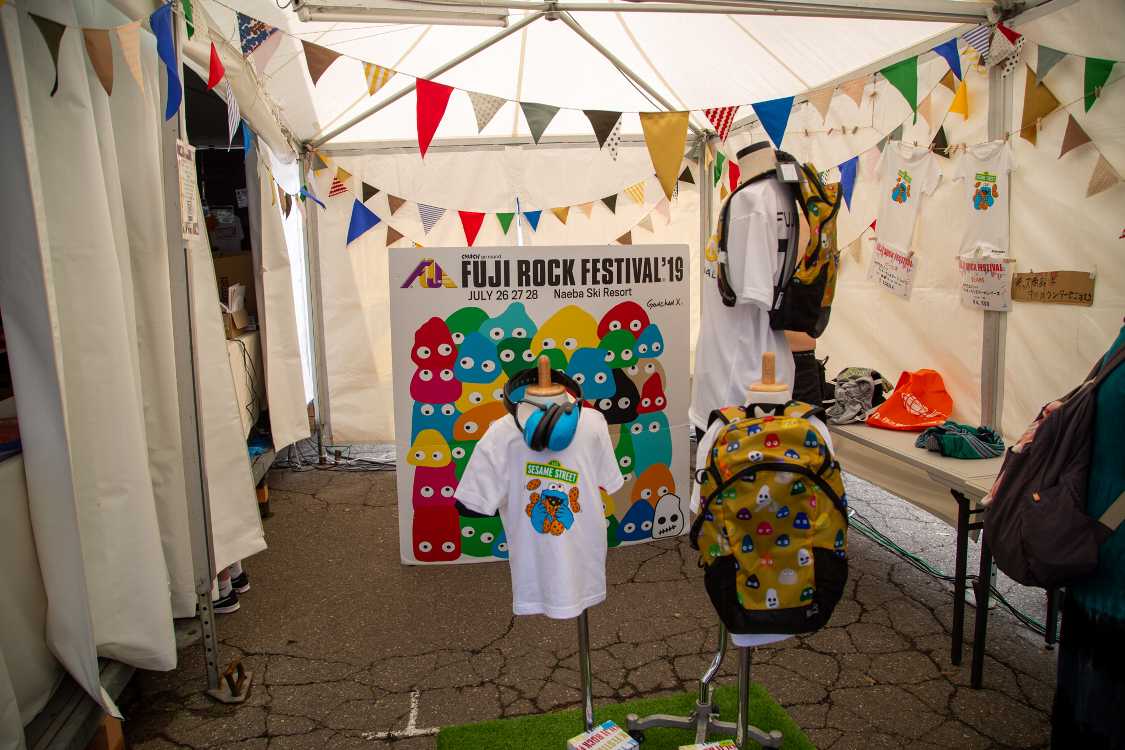 子ども用Tシャツを販売。