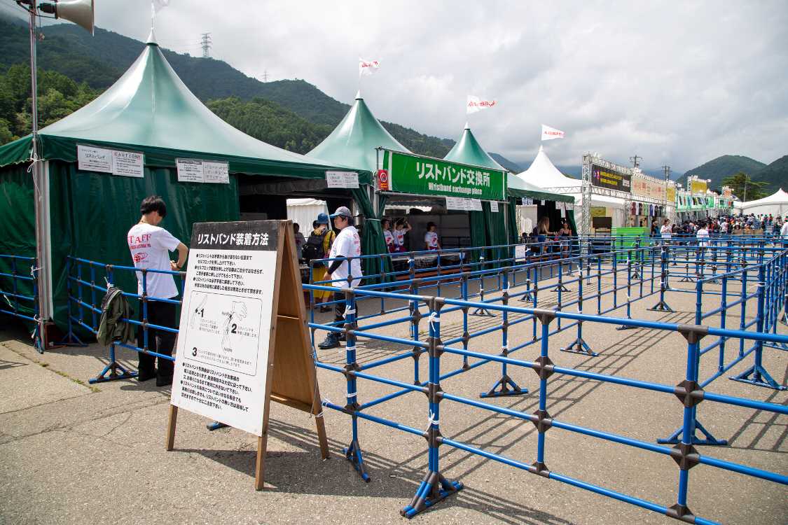 日曜の午後に入ると、交換する人もほとんどいません。