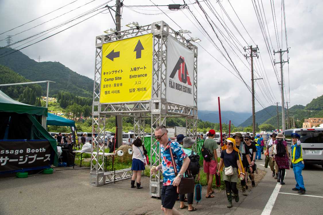 案内が2019年から4カ国語表記になりました。中国、台湾、韓国の客の多さを物語っています。