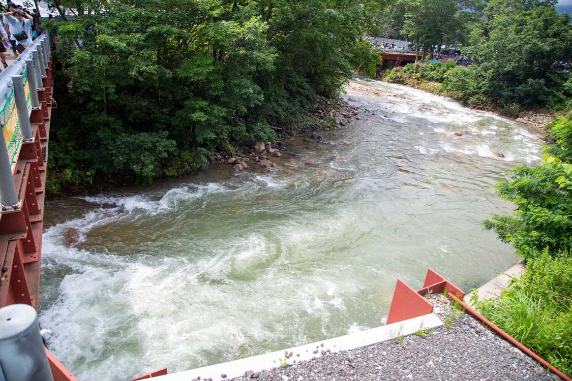 日曜午前、仮設橋A。