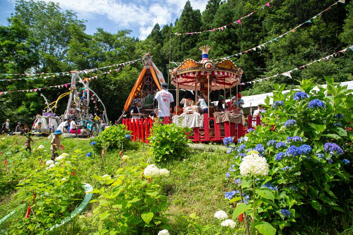 グリーンステージとホワイトステージの導線から。