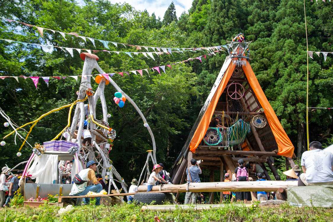 グリーンステージとホワイトステージの導線から。