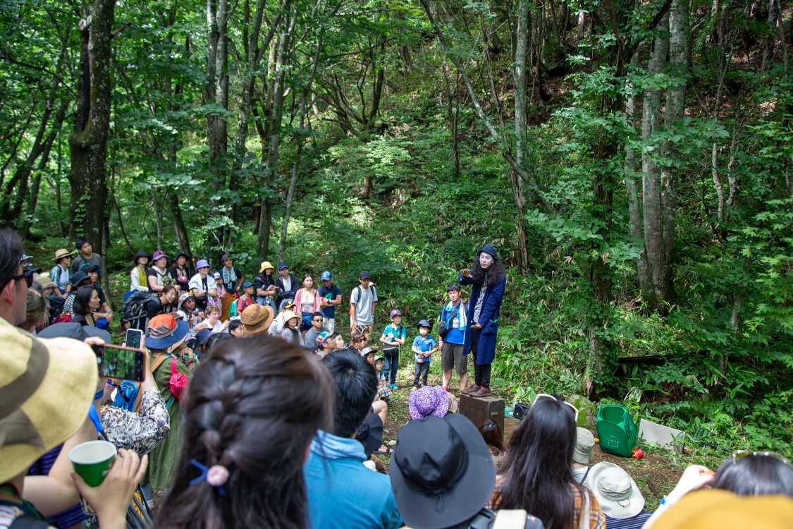 日曜。路上パフォーマンス。