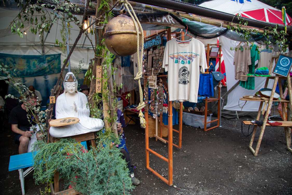 ヘブン神宮。神宮ということは皇族をまつっているのか。