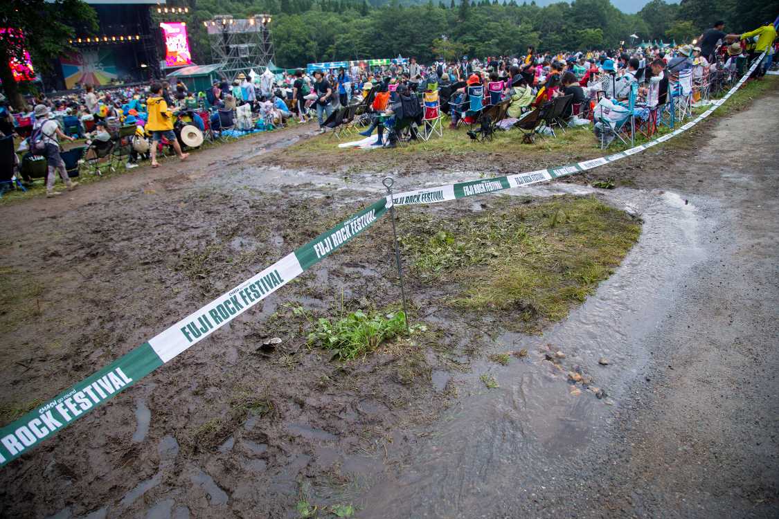 グリーンステージ。日曜夕方。夜は見えなくなります。