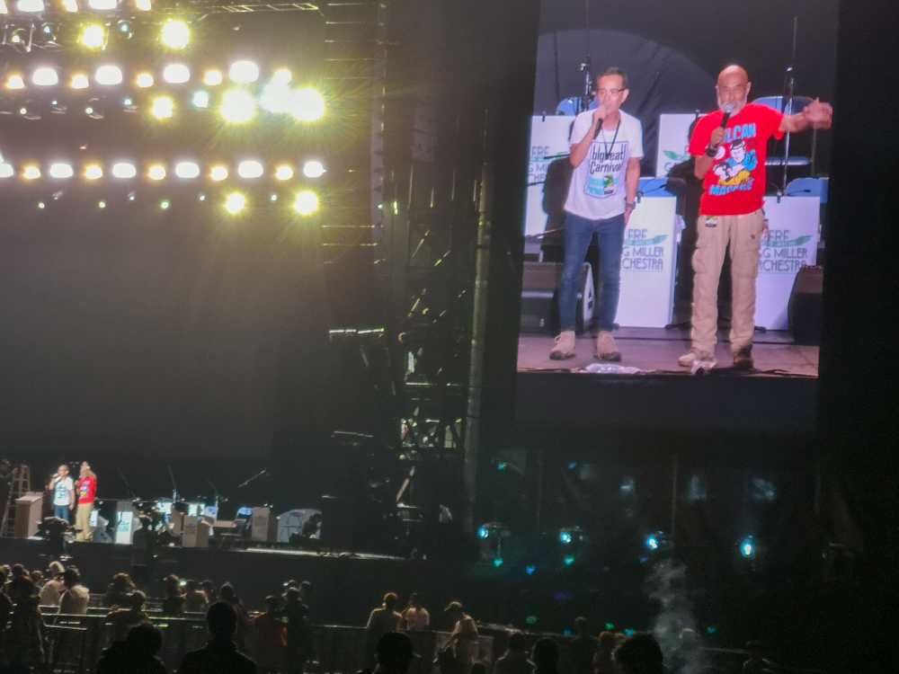 グリーンステージ司会者のあいさつ。