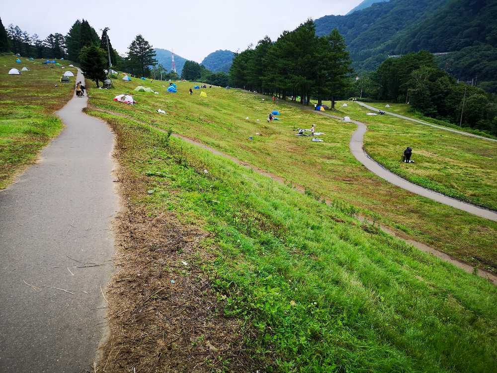 月曜朝のキャンプサイト。