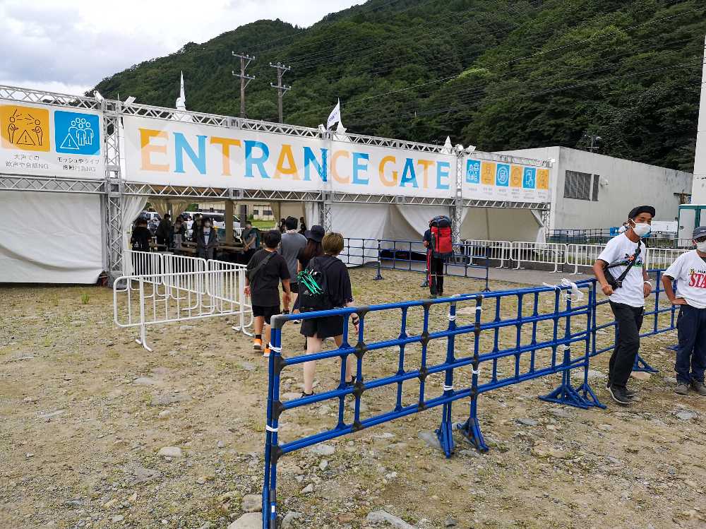 ここを通らないと会場に入れません。