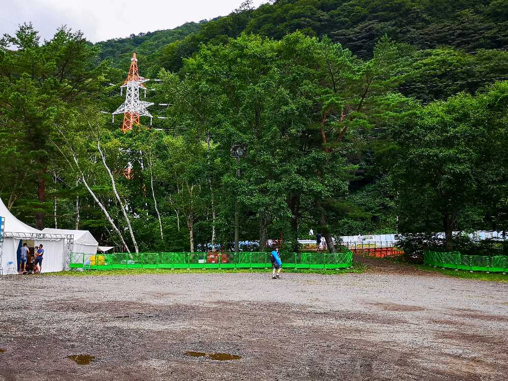 オアシスエリアの仮設橋Aの入り口。テントがありません。