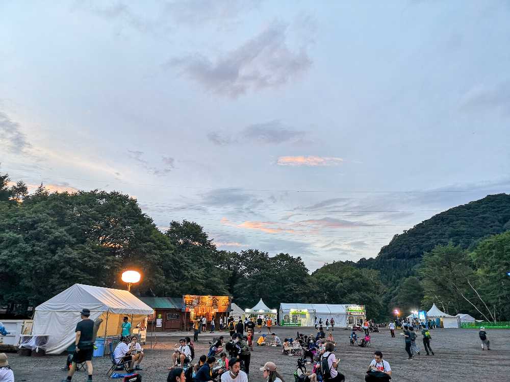 木曜夕方のオアシスエリア。前夜祭はなし。