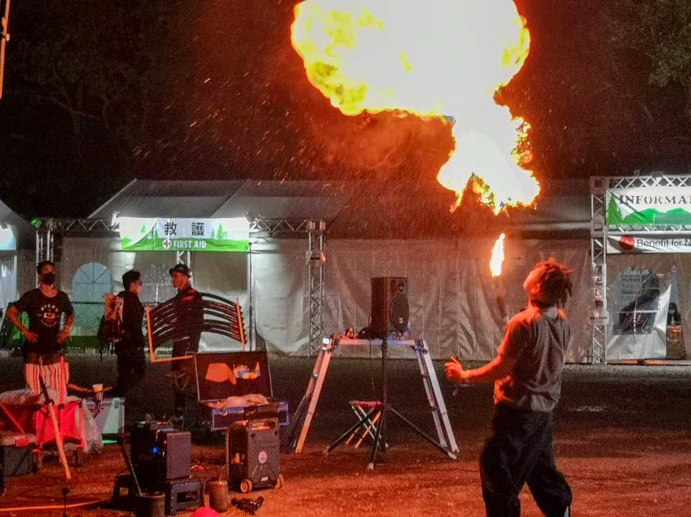 大道芸の人は木曜から来ていました。