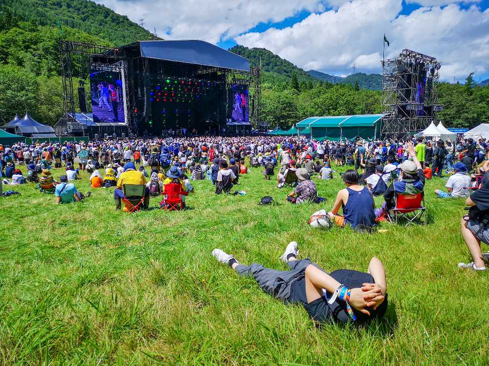 金曜は天気がよく、レジャーシートが不要でした。