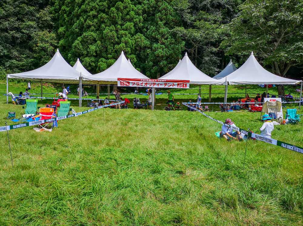 優先テント。金曜。