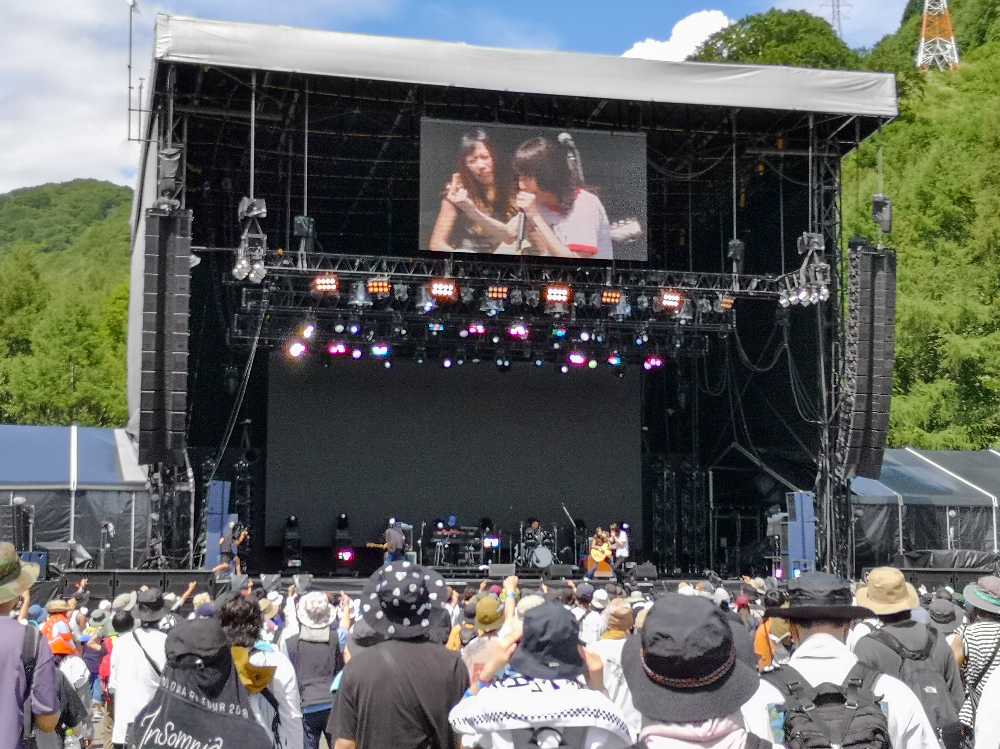 ドレスコーズ。金曜のホワイトステージの最初の出演者。