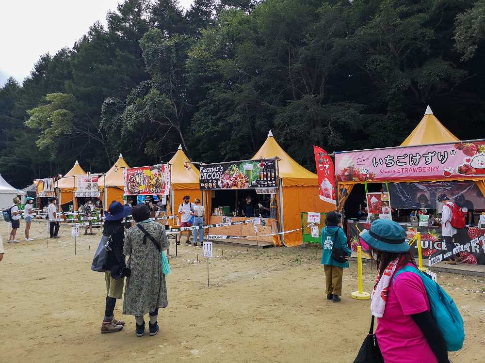 テント自体に間隔が空けられています。