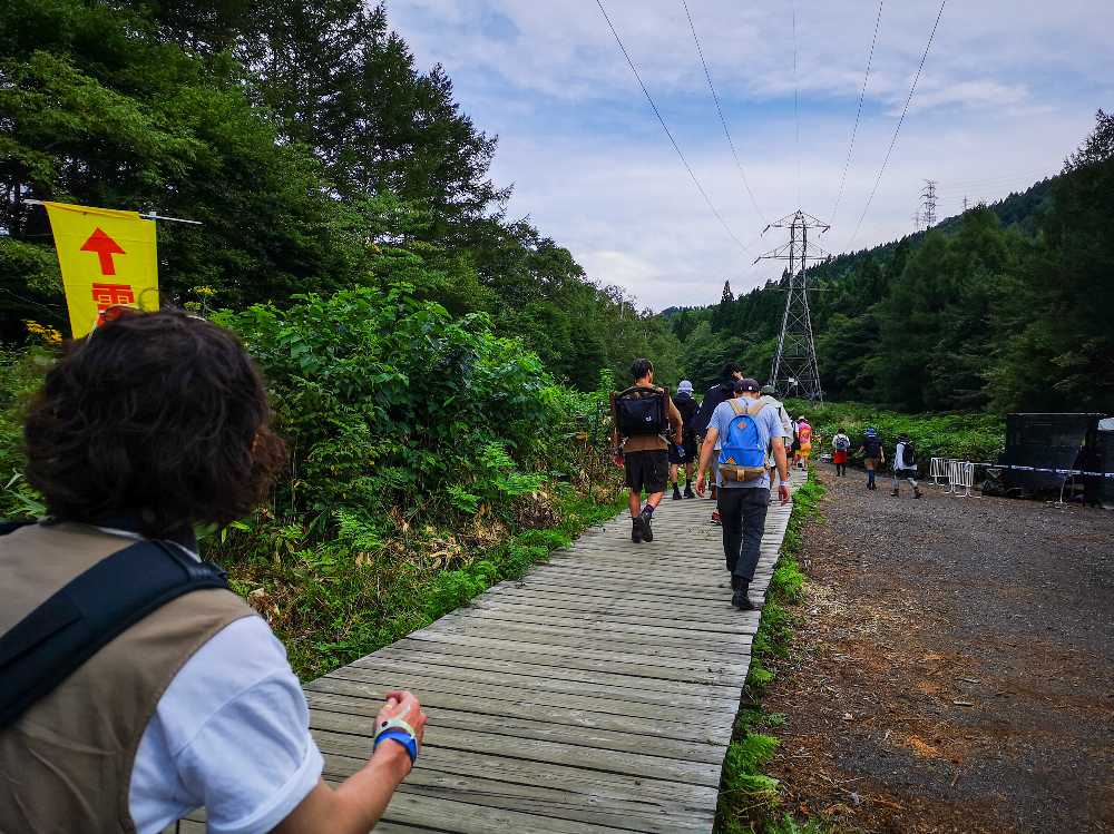 グリーンステージ方面行きのボードウォーク。