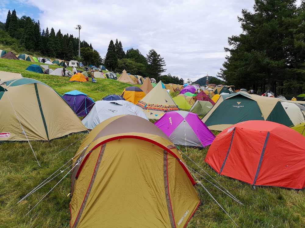 土曜朝のキャンプサイト。